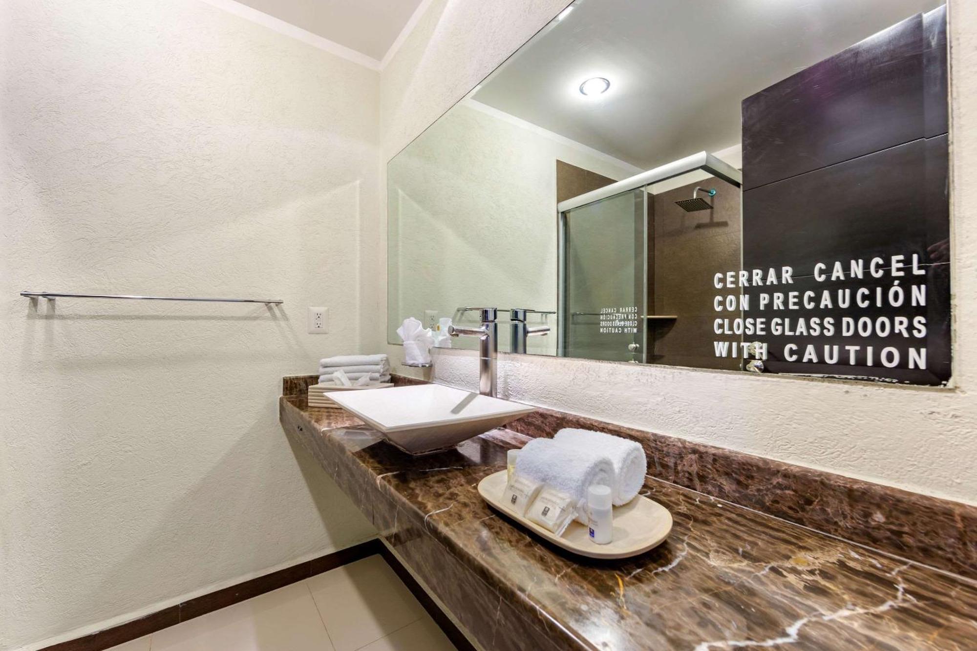 Comfort Inn Cancun Aeropuerto Eksteriør bilde